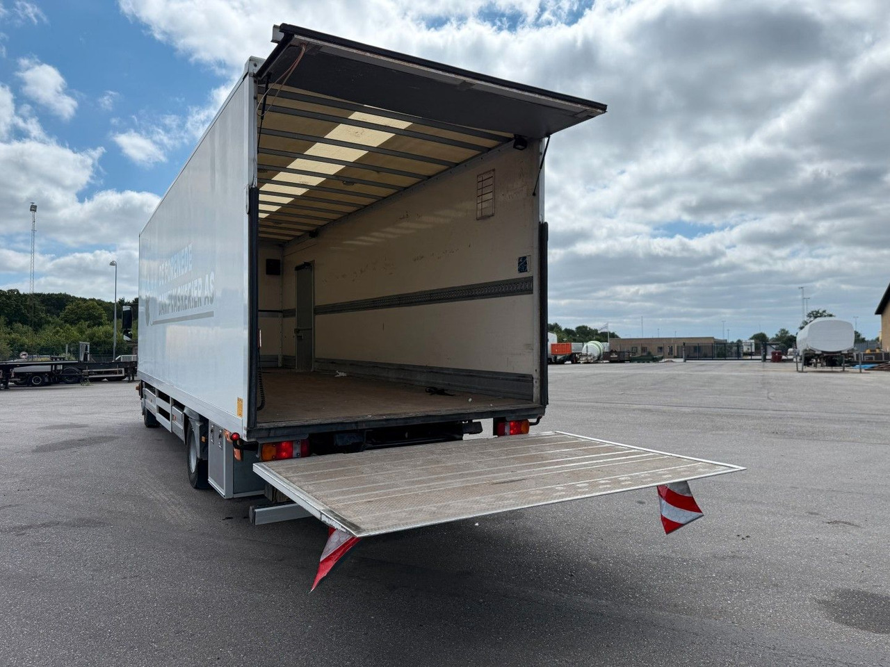 Mercedes-Benz Atego 1218 4x2 Euro 5 8,0 m. koffer - Koffer LKW: das Bild 5 Mercedes-Benz Atego 1218 4x2 Euro 5 8,0 m. koffer - Koffer LKW: das Bild 5