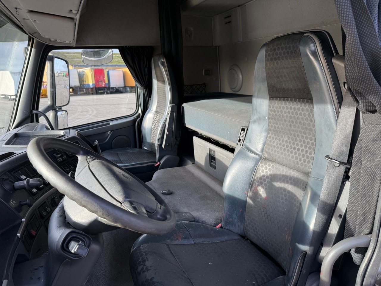 Volvo FM 410 6x2 Euro 5 - Pritsche LKW: das Bild 5 Volvo FM 410 6x2 Euro 5 - Pritsche LKW: das Bild 5
