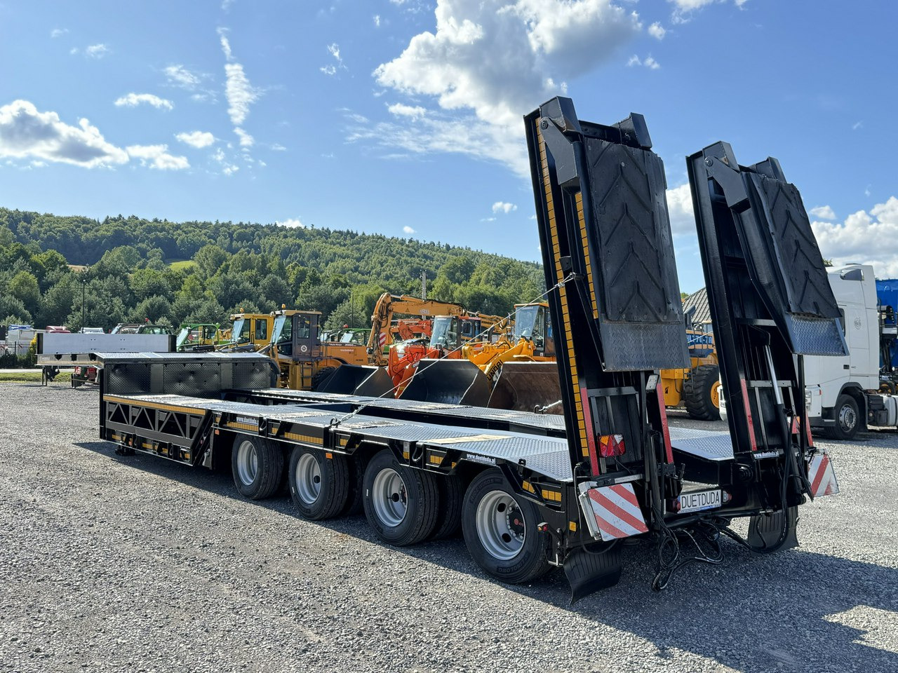 Bodex 4 osiowa NN4J Niskopodwoziówka Niskopodwozie Nowe Opony - Tieflader Auflieger: das Bild 1 Bodex 4 osiowa NN4J Niskopodwoziówka Niskopodwozie Nowe Opony - Tieflader Auflieger: das Bild 1