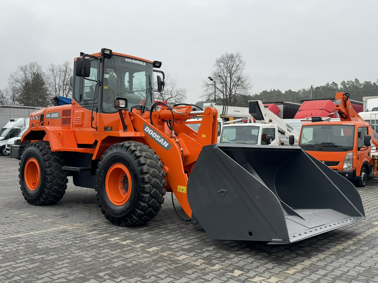 Doosan DL250 14,5Ton Łyżka Wysokiego Wysypu !!! - Radlader: das Bild 3 Doosan DL250 14,5Ton Łyżka Wysokiego Wysypu !!! - Radlader: das Bild 3