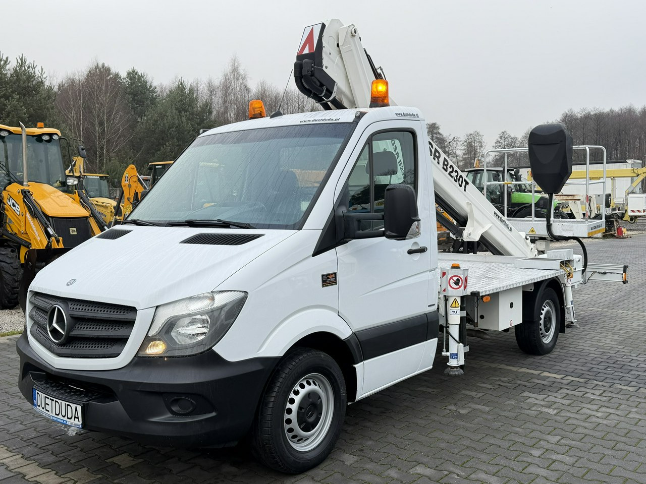 Mercedes Sprinter - LKW mit Arbeitsbühne: das Bild 4 Mercedes Sprinter - LKW mit Arbeitsbühne: das Bild 4