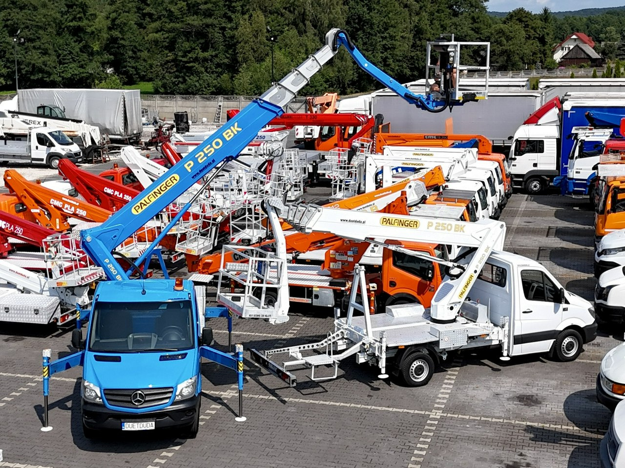 Mercedes Sprinter - LKW mit Arbeitsbühne: das Bild 1 Mercedes Sprinter - LKW mit Arbeitsbühne: das Bild 1