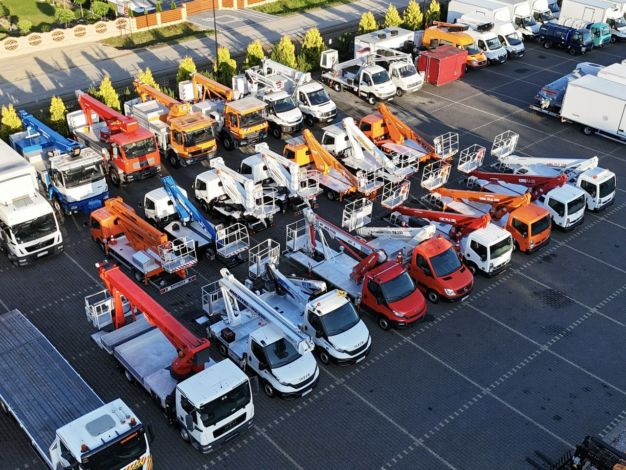 Mercedes Sprinter Zwyżka Podnośnik Koszowy VERSALIFT VTX-240 UDT - LKW mit Arbeitsbühne: das Bild 2 Mercedes Sprinter Zwyżka Podnośnik Koszowy VERSALIFT VTX-240 UDT - LKW mit Arbeitsbühne: das Bild 2