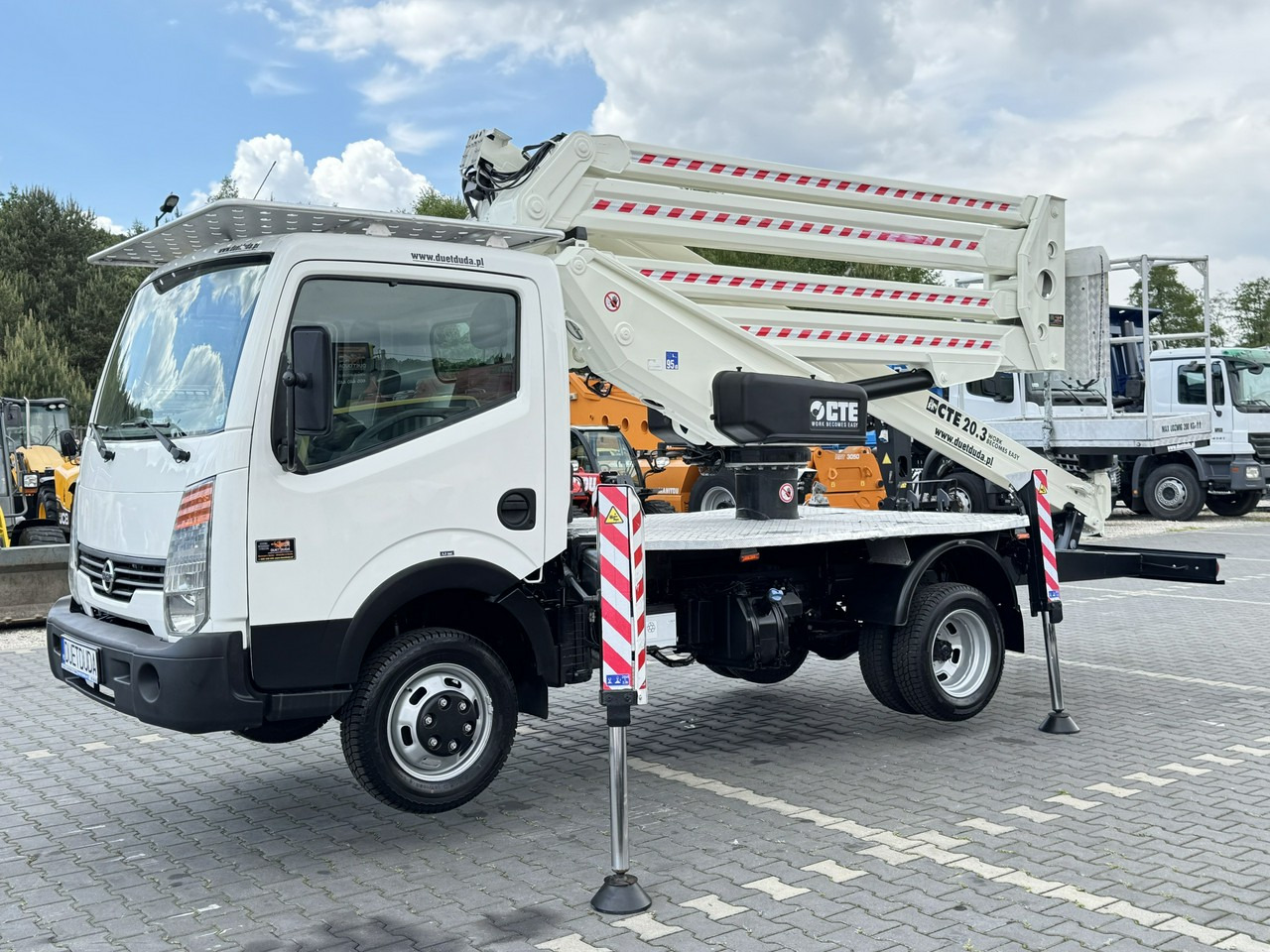 Nissan Cabstar - LKW mit Arbeitsbühne: das Bild 4 Nissan Cabstar - LKW mit Arbeitsbühne: das Bild 4
