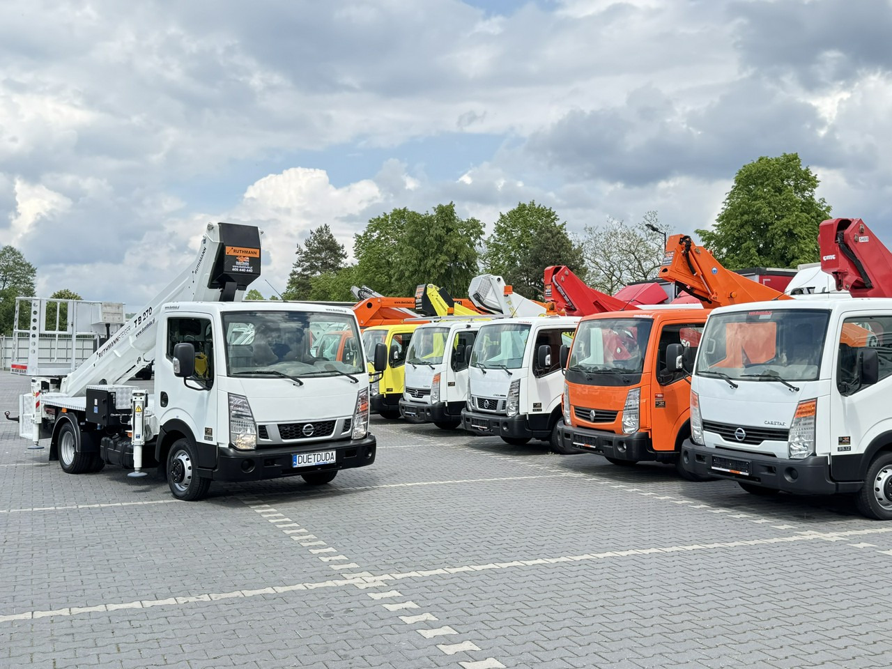 Nissan Cabstar - LKW mit Arbeitsbühne: das Bild 1 Nissan Cabstar - LKW mit Arbeitsbühne: das Bild 1