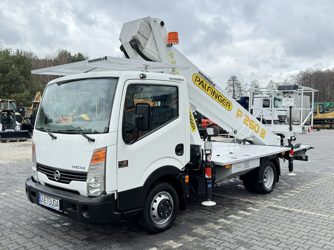 Nissan Cabstar - LKW mit Arbeitsbühne: das Bild 4 Nissan Cabstar - LKW mit Arbeitsbühne: das Bild 4