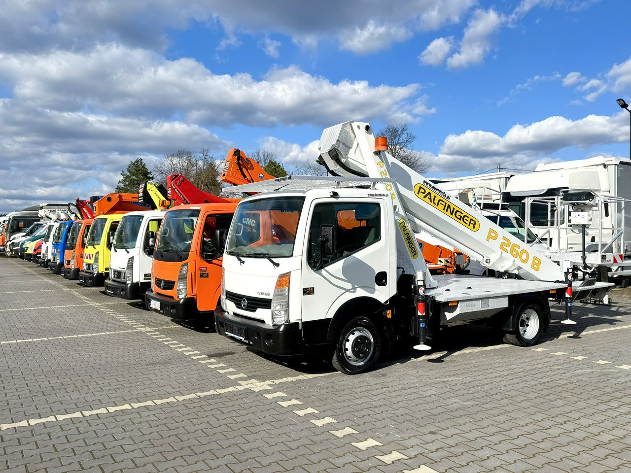 Nissan Cabstar - LKW mit Arbeitsbühne: das Bild 1 Nissan Cabstar - LKW mit Arbeitsbühne: das Bild 1