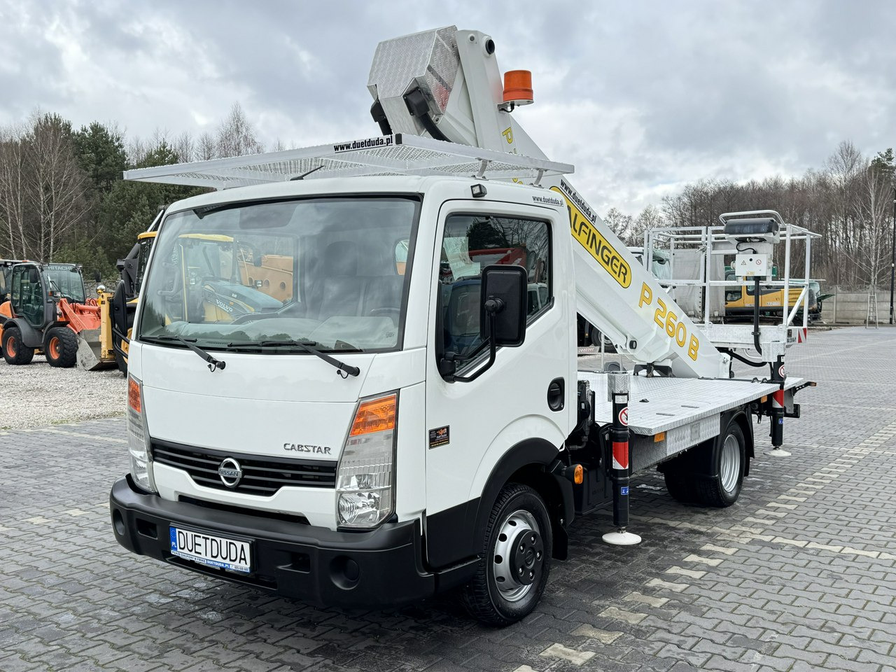 Nissan Cabstar - LKW mit Arbeitsbühne: das Bild 3 Nissan Cabstar - LKW mit Arbeitsbühne: das Bild 3