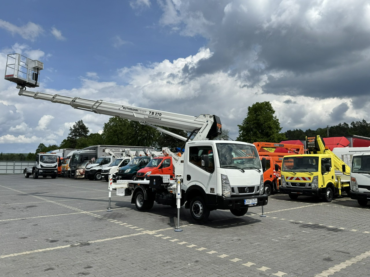Nissan Cabstar - LKW mit Arbeitsbühne: das Bild 4 Nissan Cabstar - LKW mit Arbeitsbühne: das Bild 4