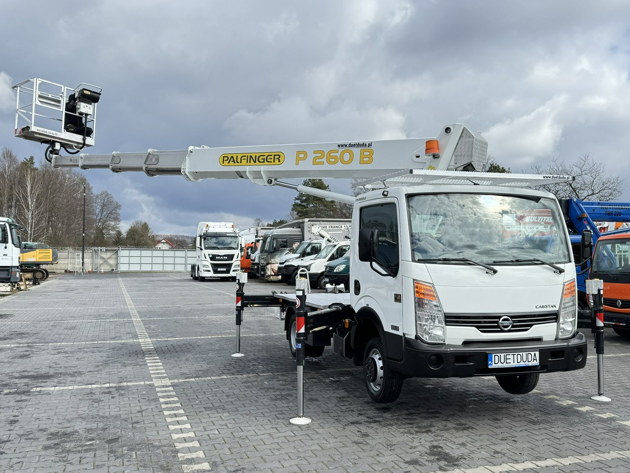 Nissan Cabstar - LKW mit Arbeitsbühne: das Bild 3 Nissan Cabstar - LKW mit Arbeitsbühne: das Bild 3