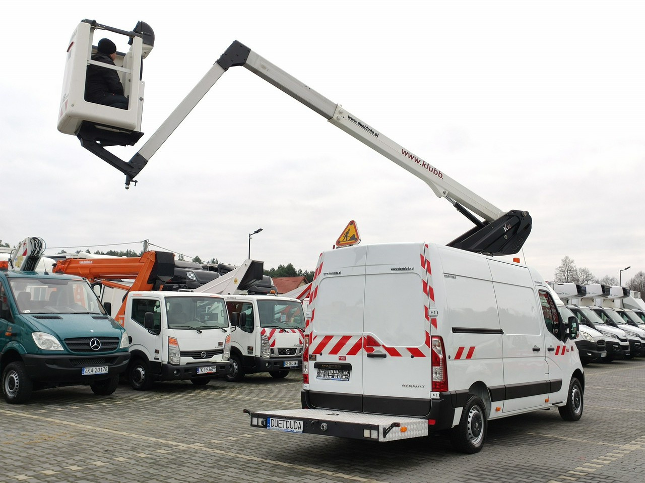 LKW mit Arbeitsbühne Renault Master: das Bild 23