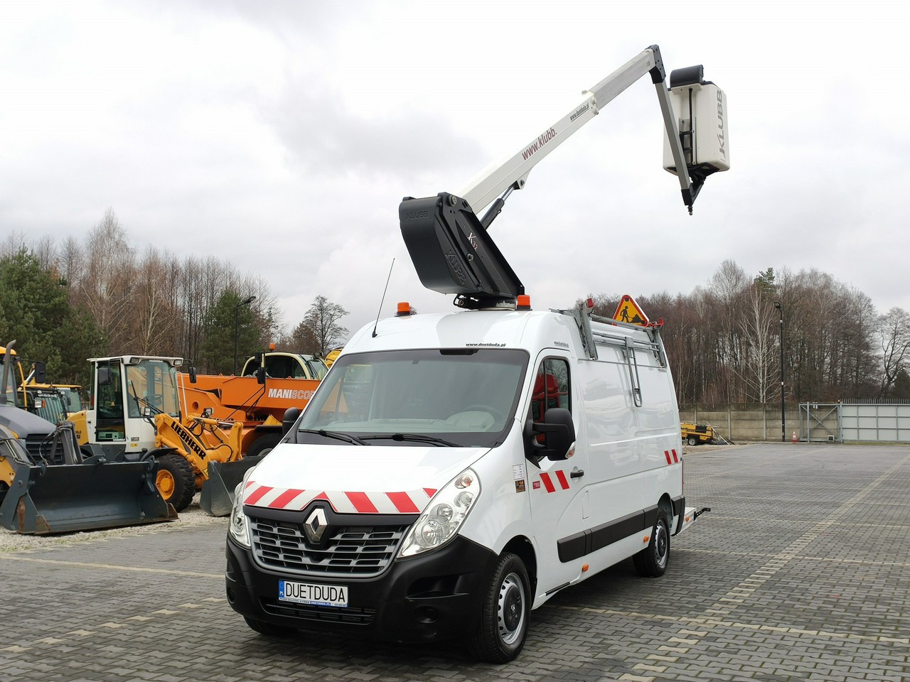 LKW mit Arbeitsbühne Renault Master: das Bild 11