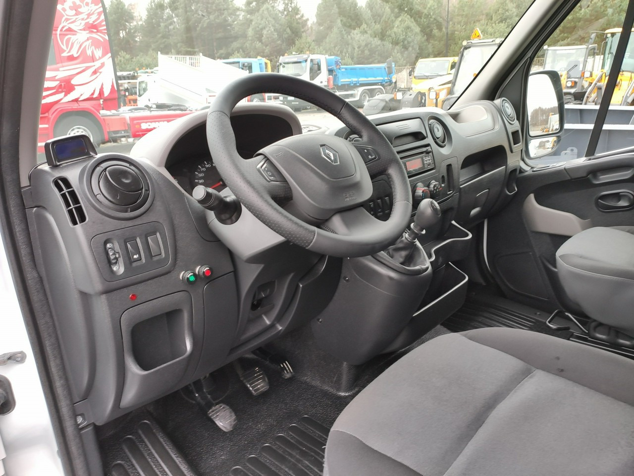 LKW mit Arbeitsbühne Renault Master: das Bild 30