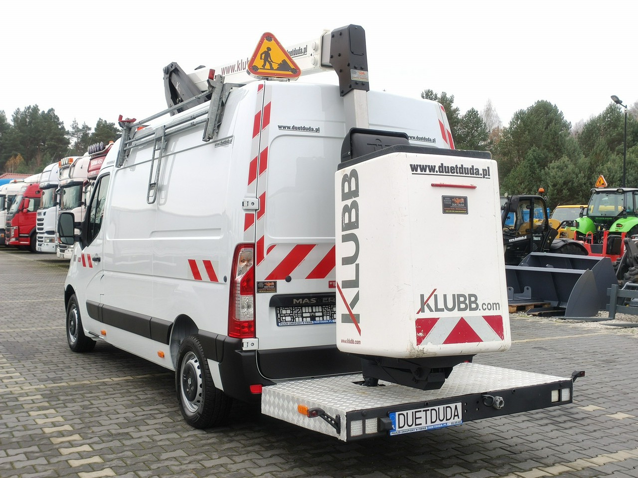 LKW mit Arbeitsbühne Renault Master: das Bild 25