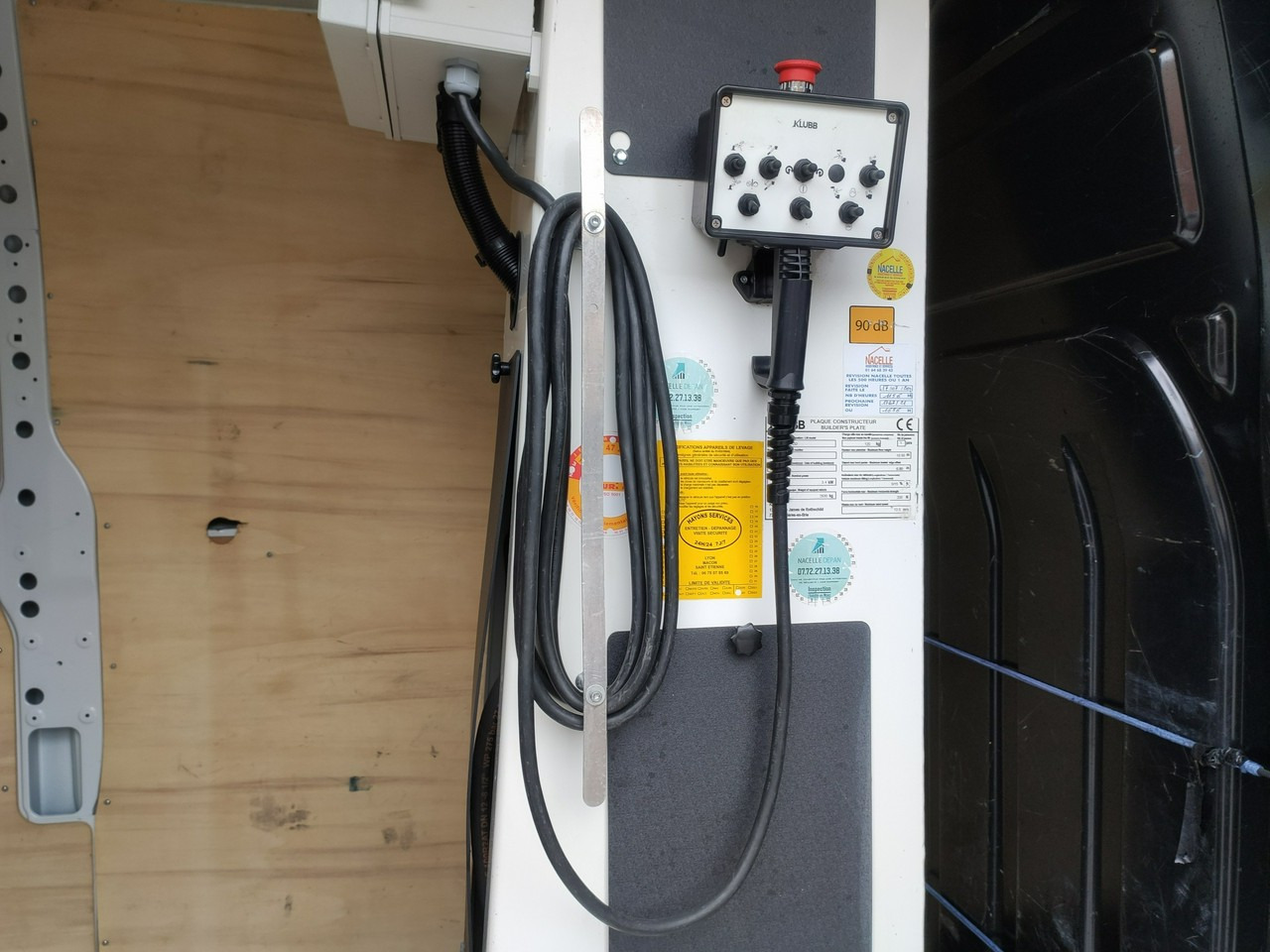 LKW mit Arbeitsbühne Renault Master: das Bild 15