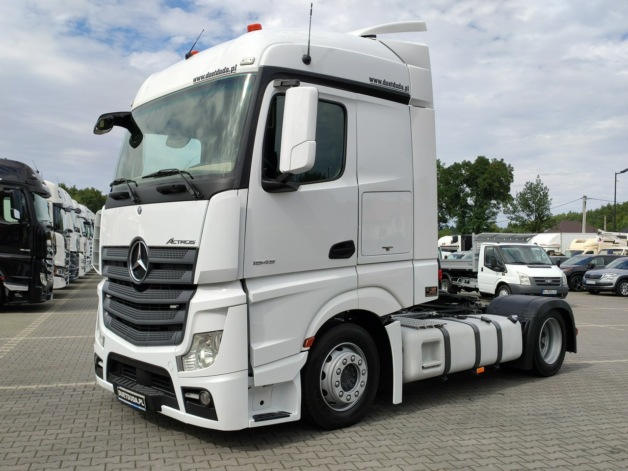 Mercedes ACTROS 1845 Euro 6 Low Deck Mega !!! - Sattelzugmaschine: das Bild 4 Mercedes ACTROS 1845 Euro 6 Low Deck Mega !!! - Sattelzugmaschine: das Bild 4