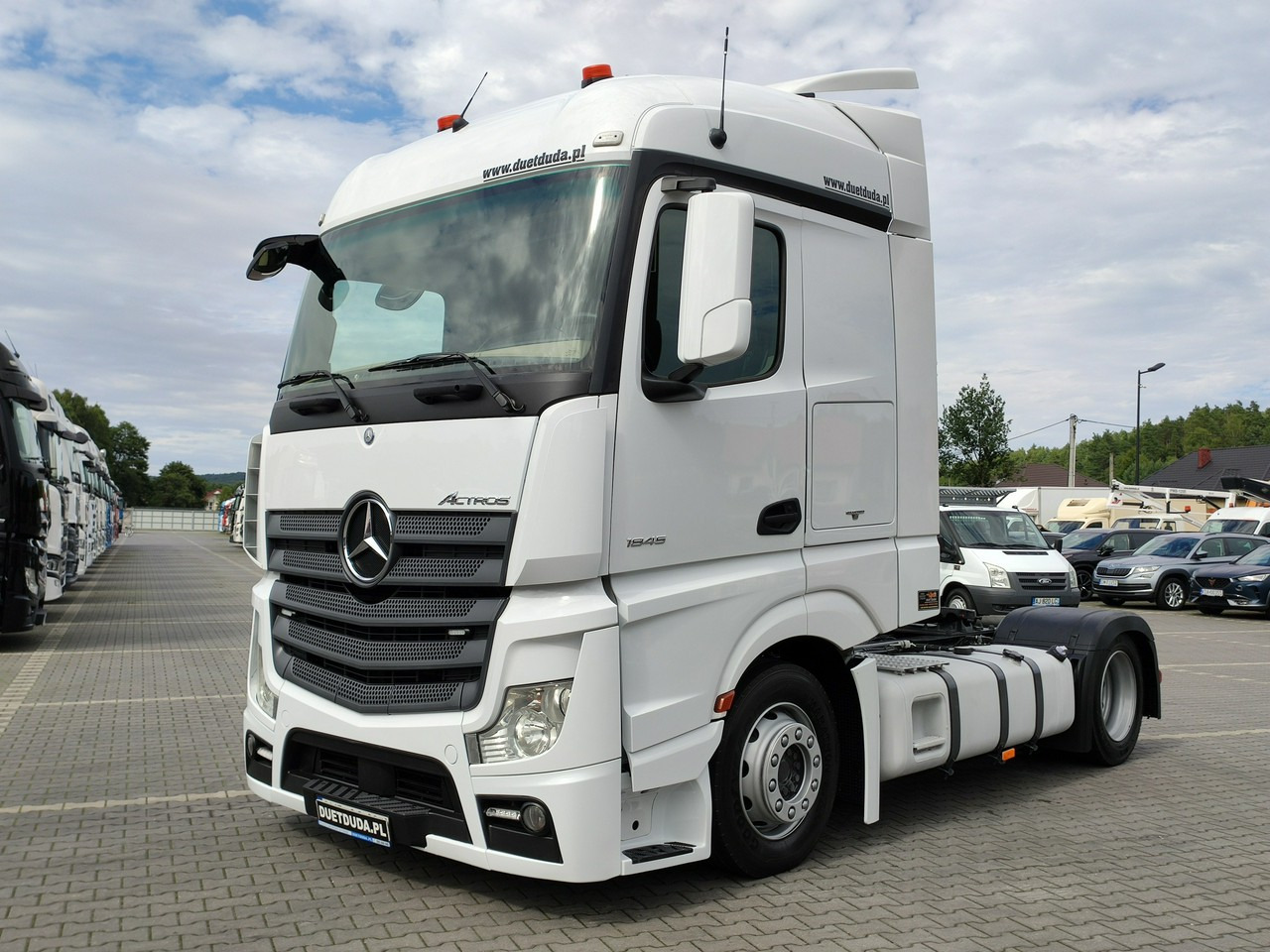 Mercedes ACTROS 1845 Euro 6 Low Deck Mega !!! - Sattelzugmaschine: das Bild 2 Mercedes ACTROS 1845 Euro 6 Low Deck Mega !!! - Sattelzugmaschine: das Bild 2