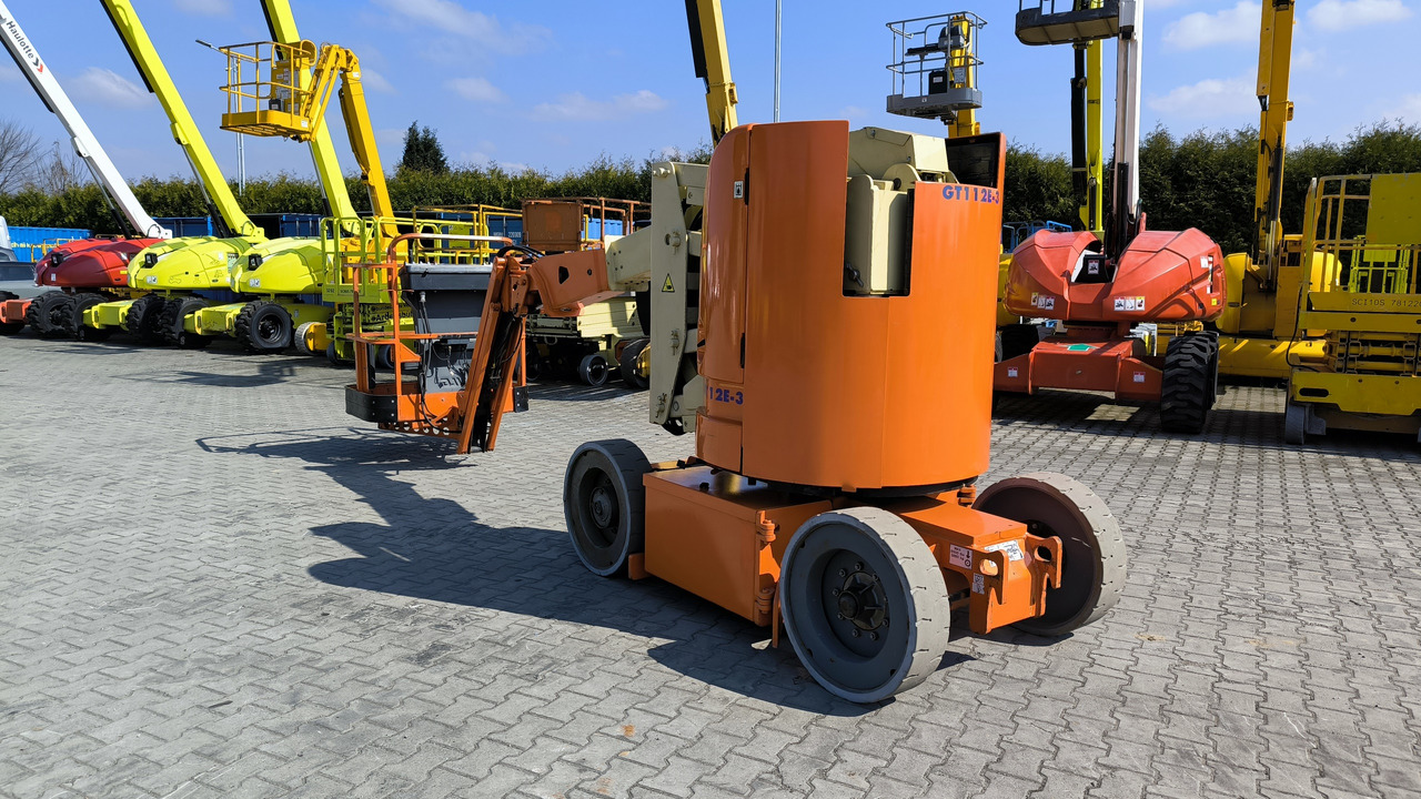 JLG E 300 AJP - Gelenkarmbühne: das Bild 1 JLG E 300 AJP - Gelenkarmbühne: das Bild 1