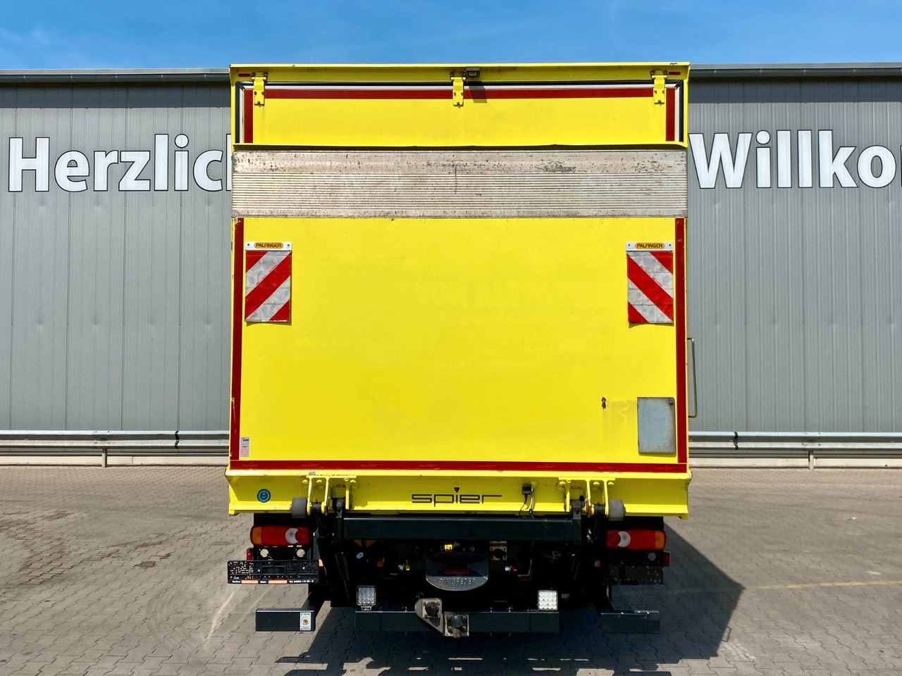 Iveco 160-250 Eurocargo | LBW 2,00to.*3x Sitze*Navi*AC - Koffer LKW: das Bild 4 Iveco 160-250 Eurocargo | LBW 2,00to.*3x Sitze*Navi*AC - Koffer LKW: das Bild 4