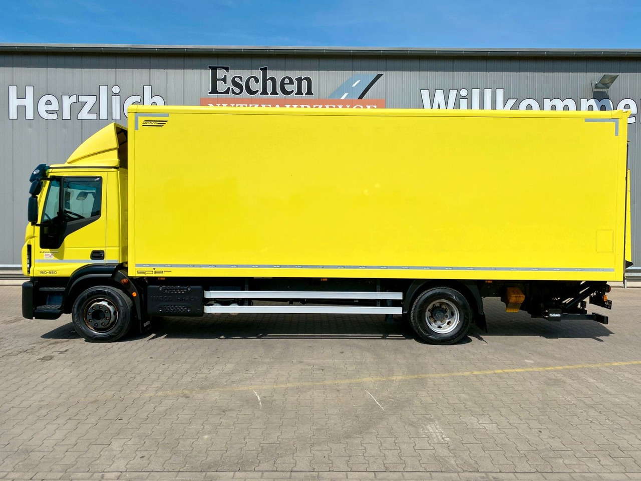 Iveco 160-250 Eurocargo | LBW 2,00to.*3x Sitze*Navi*AC - Koffer LKW: das Bild 2 Iveco 160-250 Eurocargo | LBW 2,00to.*3x Sitze*Navi*AC - Koffer LKW: das Bild 2