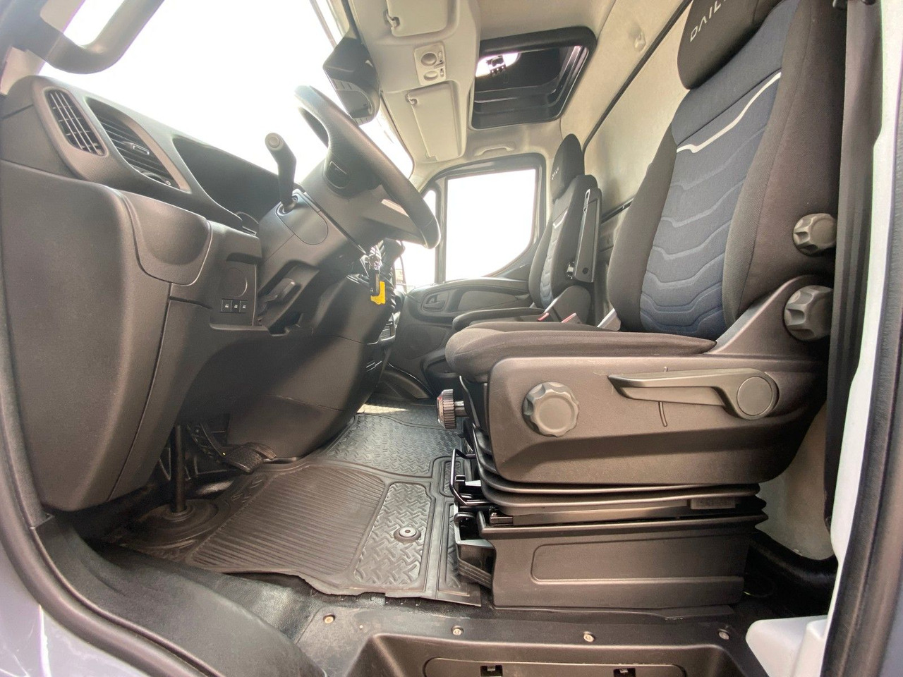 Planen Transporter Iveco Daily Hi-Matic 70 C 21 Topsleeper | LBW 1,00to.: das Bild 10