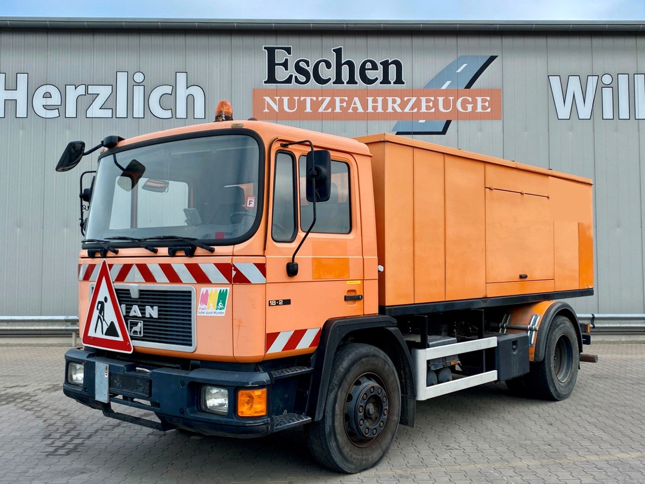 MAN 18.272 Polyma Stromaggregat/168kW | 3x Sitze*AHK - LKW: das Bild 1 MAN 18.272 Polyma Stromaggregat/168kW | 3x Sitze*AHK - LKW: das Bild 1