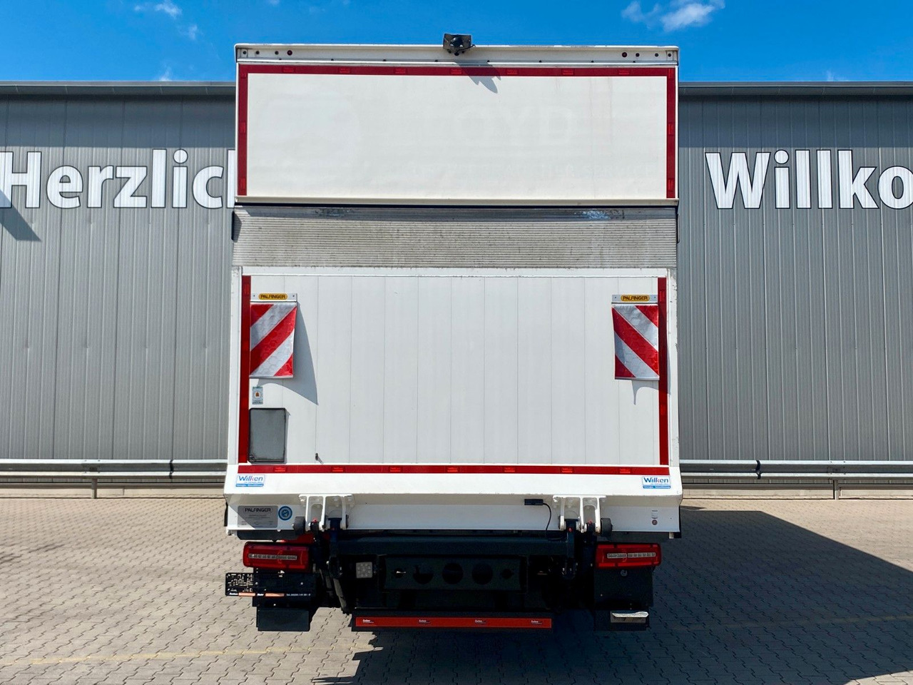 MAN TGL 12.220 Automatik*LBW*HU+BremseNEU*Navi*Kamer - Koffer LKW: das Bild 4 MAN TGL 12.220 Automatik*LBW*HU+BremseNEU*Navi*Kamer - Koffer LKW: das Bild 4