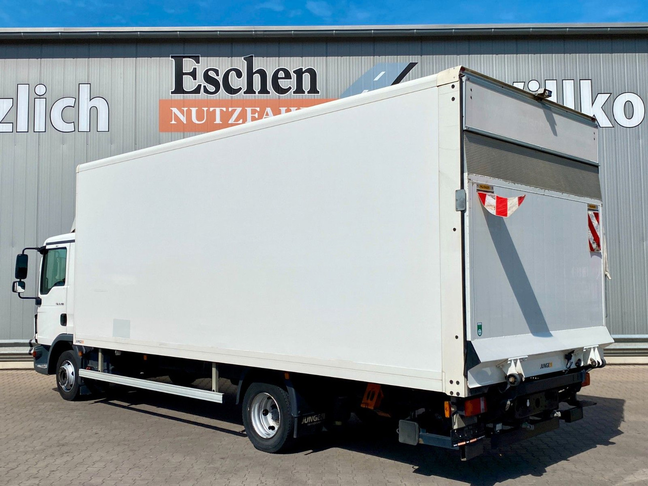 MAN TGL 8.190 | Palfinger LBW 1,00to.*Seitentür*ABS MAN TGL 8.190 | Palfinger LBW 1,00to.*Seitentür*ABS - Koffer Transporter: das Bild 3 MAN TGL 8.190 | Palfinger LBW 1,00to.*Seitentür*ABS MAN TGL 8.190 | Palfinger LBW 1,00to.*Seitentür*ABS - Koffer Transporter: das Bild 3