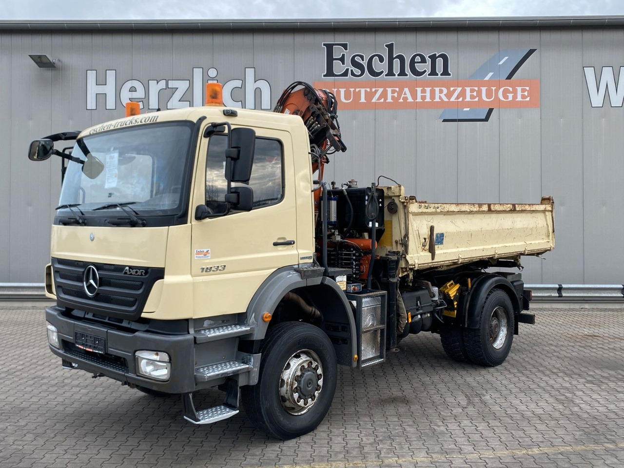 Mercedes-Benz 1833 4x4 Axor | Atlas 105.2-A2*Funk*AHK*3 Sitze - Kipper, Autokran: das Bild 2 Mercedes-Benz 1833 4x4 Axor | Atlas 105.2-A2*Funk*AHK*3 Sitze - Kipper, Autokran: das Bild 2