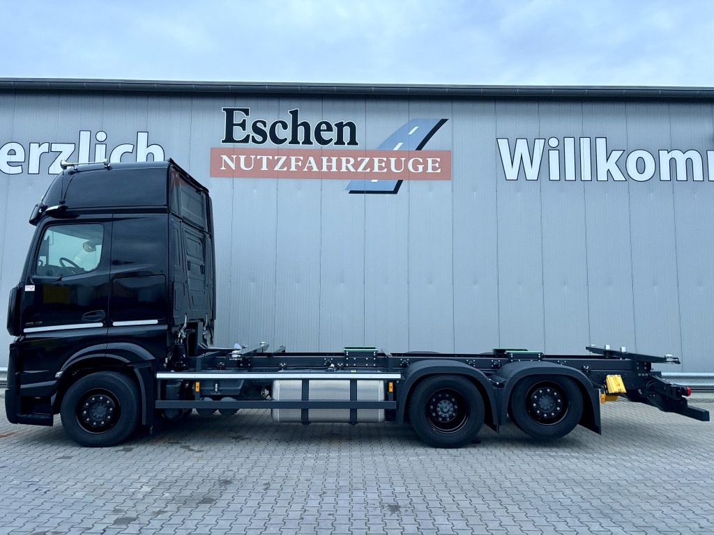 Mercedes-Benz 2542 L 6x2 F 13 Actros GigaSpace - Containerwagen/ Wechselfahrgestell LKW: das Bild 2 Mercedes-Benz 2542 L 6x2 F 13 Actros GigaSpace - Containerwagen/ Wechselfahrgestell LKW: das Bild 2