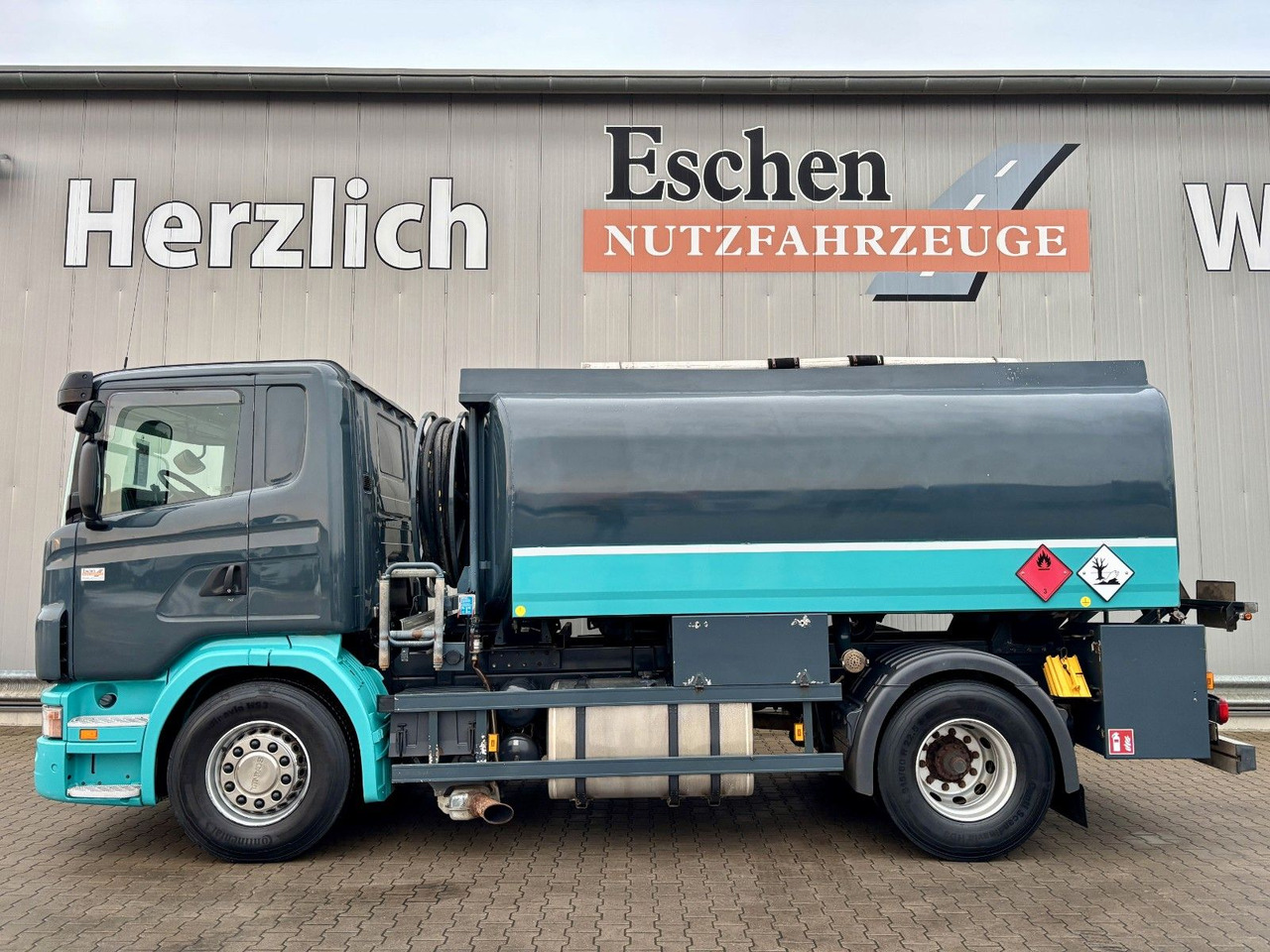 Scania G420 Esterer A3 | 2x Kammern*Oben/Unten*Retarder - Tankwagen: das Bild 2 Scania G420 Esterer A3 | 2x Kammern*Oben/Unten*Retarder - Tankwagen: das Bild 2