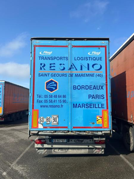 Fliegl - Planenauflieger: das Bild 2 Fliegl - Planenauflieger: das Bild 2