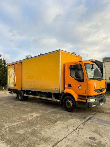 Renault Midlum 220 - Koffer LKW: das Bild 1 Renault Midlum 220 - Koffer LKW: das Bild 1