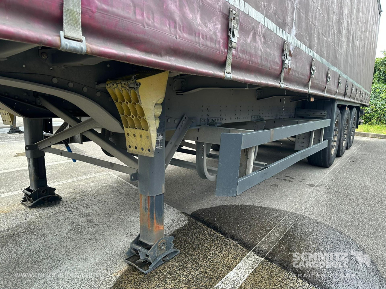 SCHMITZ Curtainsider Standard Taillift - Planenauflieger: das Bild 2 SCHMITZ Curtainsider Standard Taillift - Planenauflieger: das Bild 2