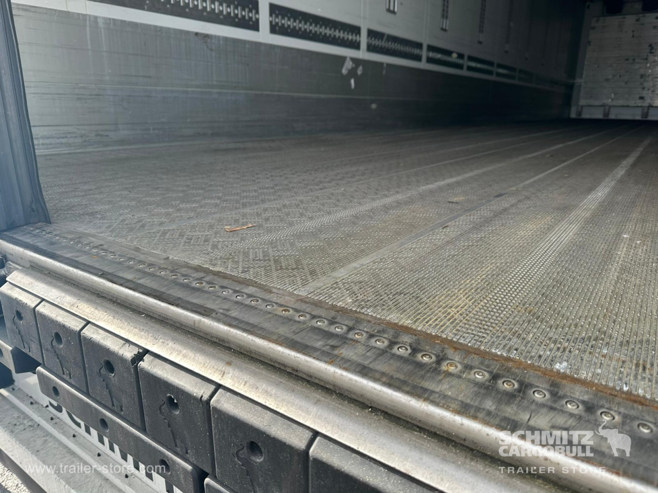 SCHMITZ Reefer Standard - Isotherm Auflieger: das Bild 4 SCHMITZ Reefer Standard - Isotherm Auflieger: das Bild 4