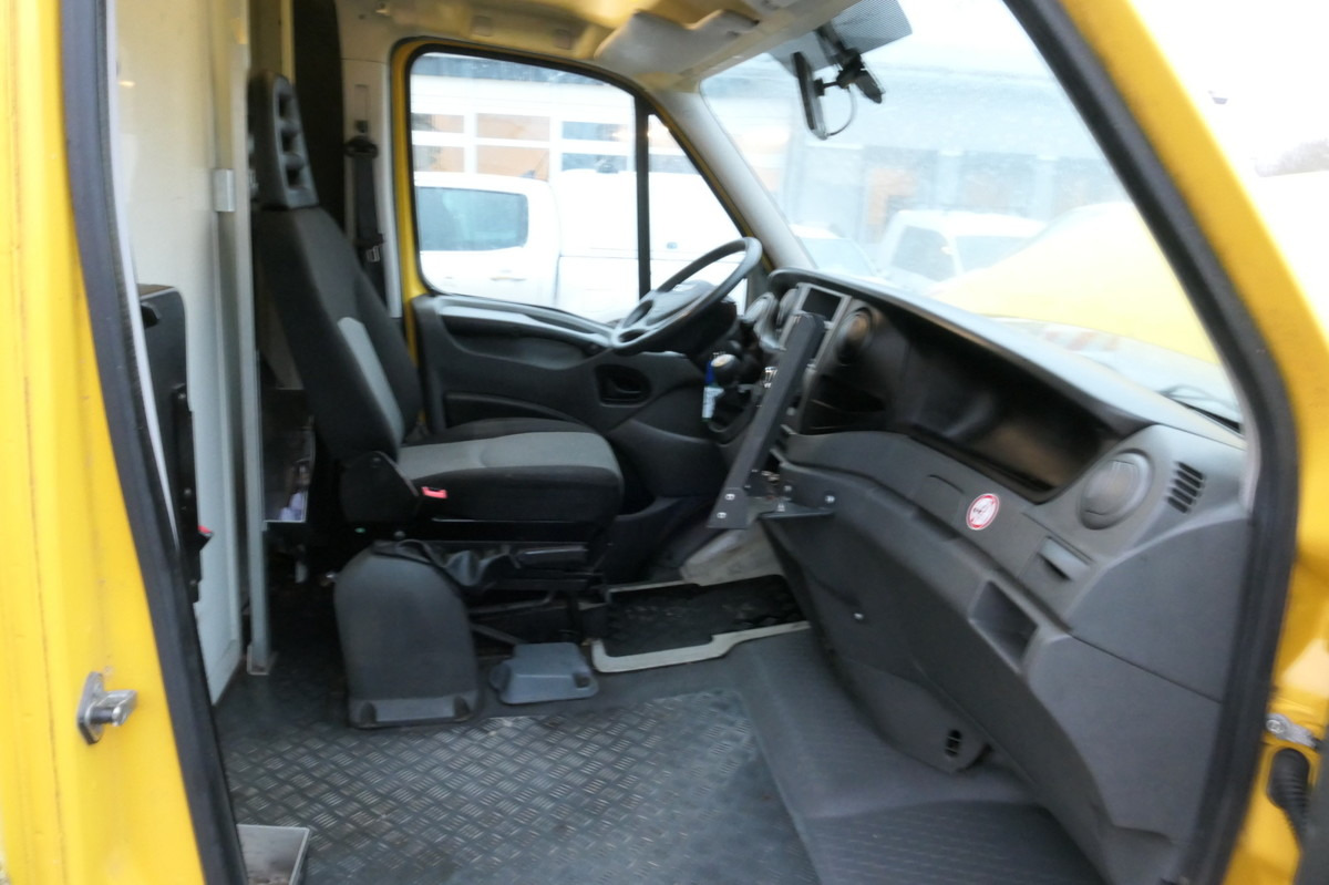 IVECO Daily 35 S11 C30C AUTOMATIK KAMERA Regale LUFT D - Koffer Transporter: das Bild 5 IVECO Daily 35 S11 C30C AUTOMATIK KAMERA Regale LUFT D - Koffer Transporter: das Bild 5