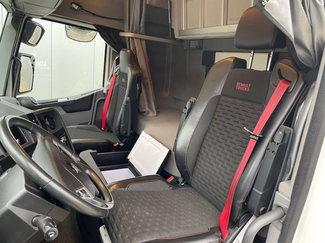 Renault T HIGH 520 4x2 new tacho - Parking Airco - Sattelzugmaschine: das Bild 3 Renault T HIGH 520 4x2 new tacho - Parking Airco - Sattelzugmaschine: das Bild 3