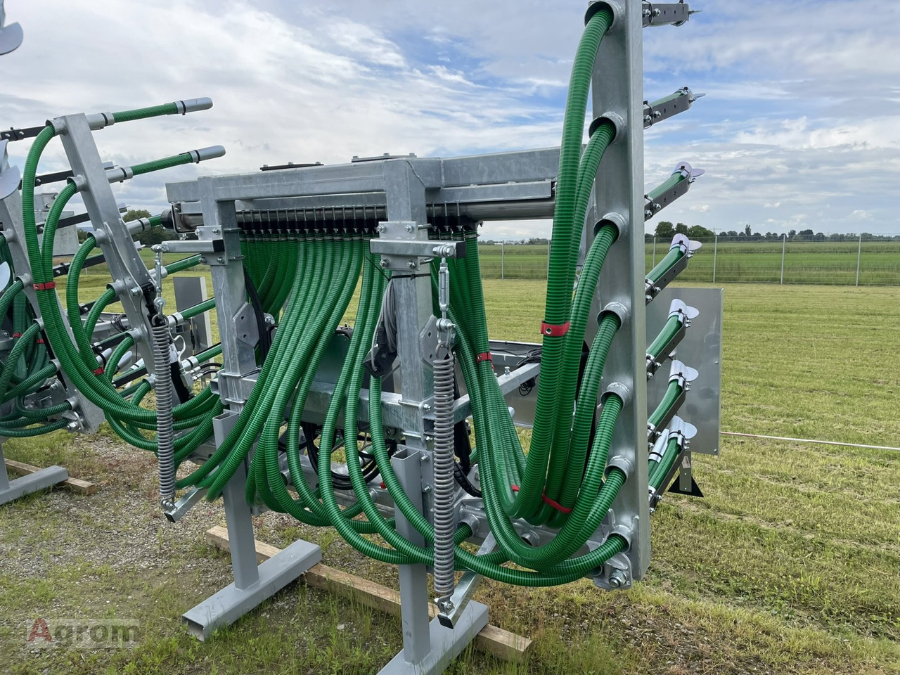Fliegl Schleppschuhverteiler Compact 6,0 m - Gülleinjektor: das Bild 1 Fliegl Schleppschuhverteiler Compact 6,0 m - Gülleinjektor: das Bild 1