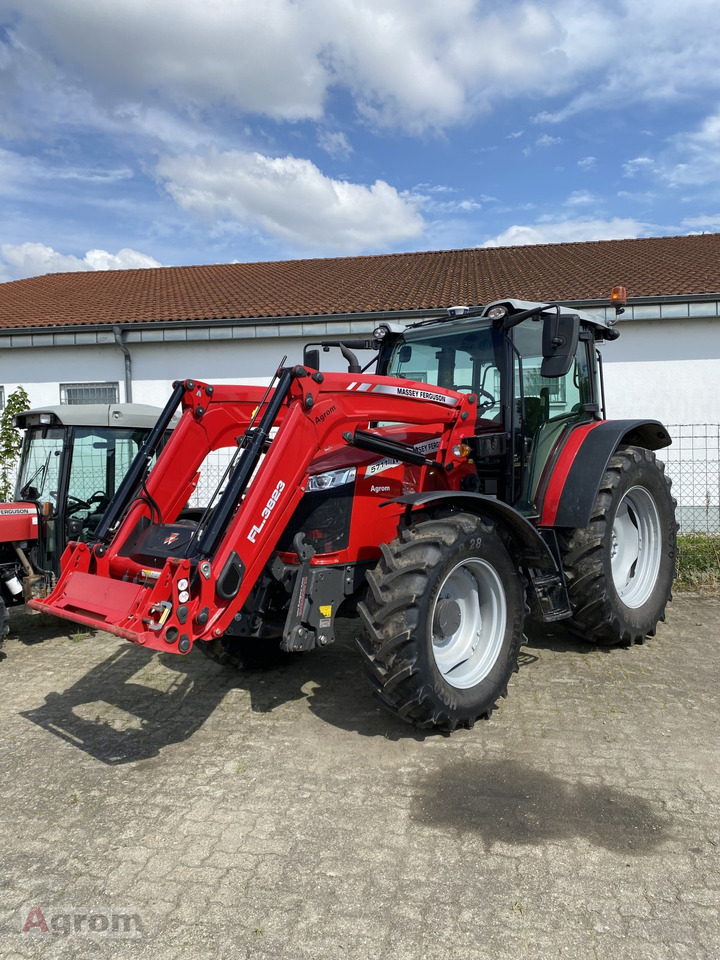 Massey Ferguson 5711 M DYNA-4 - Traktor: das Bild 4 Massey Ferguson 5711 M DYNA-4 - Traktor: das Bild 4