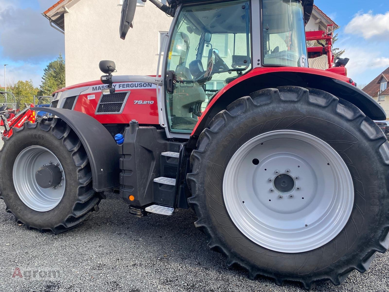 Massey Ferguson 7S.210 Dyna-VT EXCLUSIVE - Traktor: das Bild 5 Massey Ferguson 7S.210 Dyna-VT EXCLUSIVE - Traktor: das Bild 5