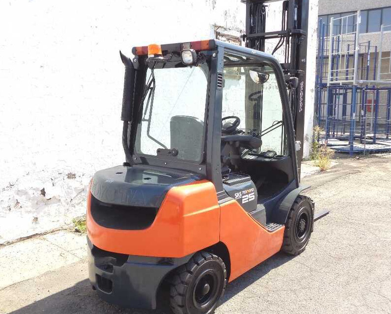 Toyota 06-8 FD 25 F - Dieselstapler: das Bild 2 Toyota 06-8 FD 25 F - Dieselstapler: das Bild 2