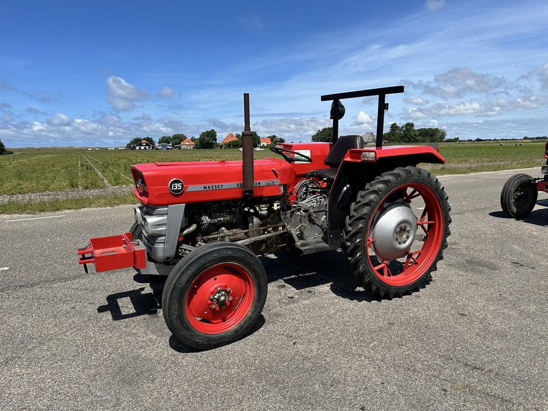 Massey Ferguson 135 - Traktor: das Bild 1 Massey Ferguson 135 - Traktor: das Bild 1