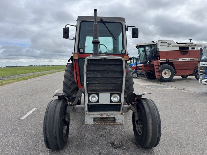 Massey Ferguson 590 - Traktor: das Bild 2 Massey Ferguson 590 - Traktor: das Bild 2