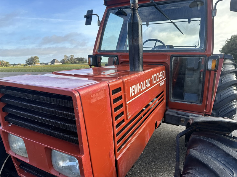 New Holland 100-90 DT - Traktor: das Bild 2 New Holland 100-90 DT - Traktor: das Bild 2