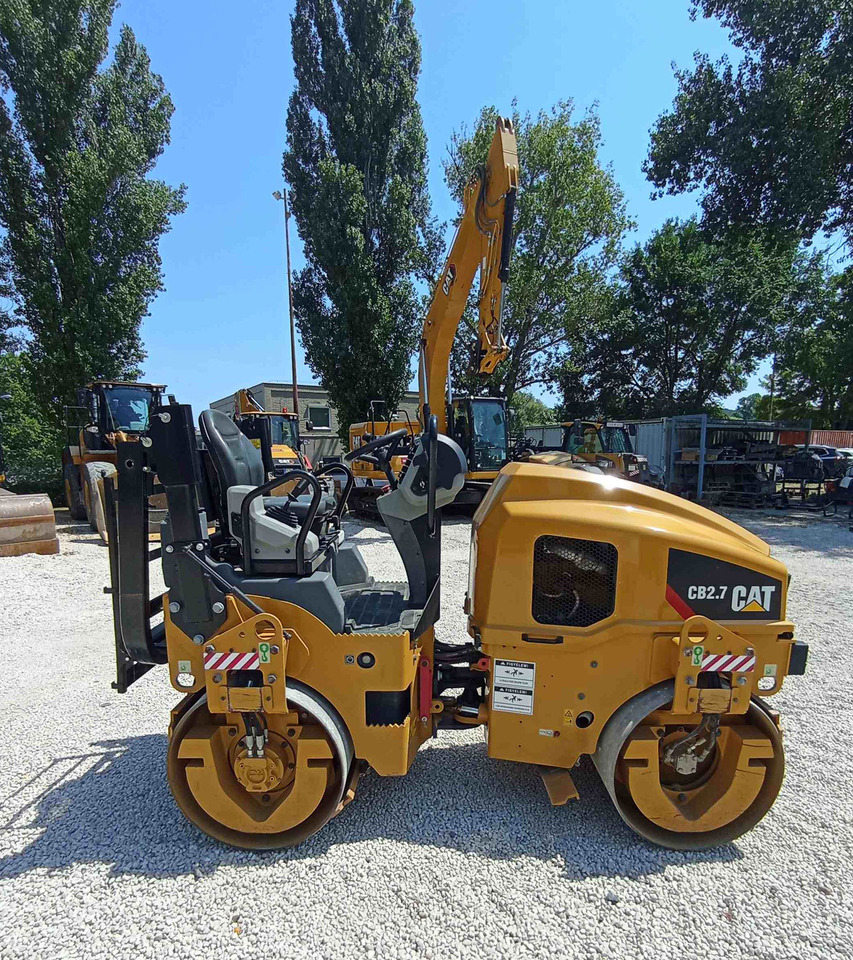Caterpillar CB2.7 - Walzen: das Bild 4 Caterpillar CB2.7 - Walzen: das Bild 4