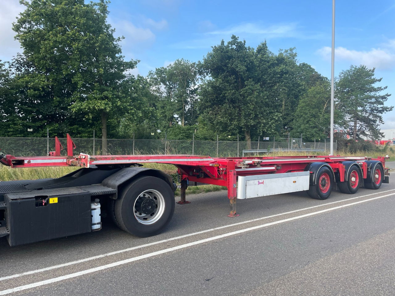 Renders ROC 16.27 CC X steering / Disc brakes /Lifring axle 20-30-40-45 FT HC - Container/ Wechselfahrgestell Auflieger: das Bild 1 Renders ROC 16.27 CC X steering / Disc brakes /Lifring axle 20-30-40-45 FT HC - Container/ Wechselfahrgestell Auflieger: das Bild 1