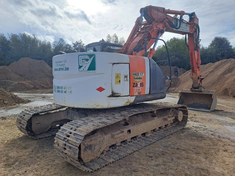 Hitachi ZX225USLC-3 - Kettenbagger: das Bild 4 Hitachi ZX225USLC-3 - Kettenbagger: das Bild 4
