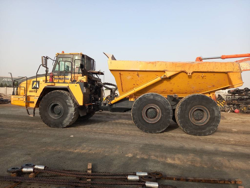 Komatsu HM400-3R (4 pcs available in Abu Dhabi) - Knickgelenkter Dumper: das Bild 1 Komatsu HM400-3R (4 pcs available in Abu Dhabi) - Knickgelenkter Dumper: das Bild 1