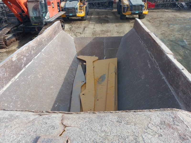 Knickgelenkter Dumper Komatsu HM400-3R (4 pcs available in Abu Dhabi): das Bild 6 Knickgelenkter Dumper Komatsu HM400-3R (4 pcs available in Abu Dhabi): das Bild 6