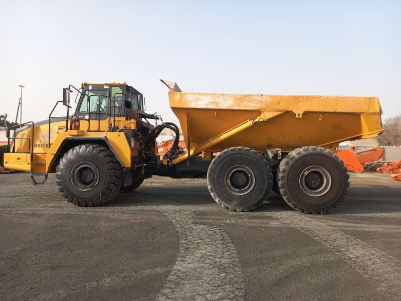Komatsu HM400-3R (4 pcs available in Abu Dhabi) - Knickgelenkter Dumper: das Bild 1 Komatsu HM400-3R (4 pcs available in Abu Dhabi) - Knickgelenkter Dumper: das Bild 1